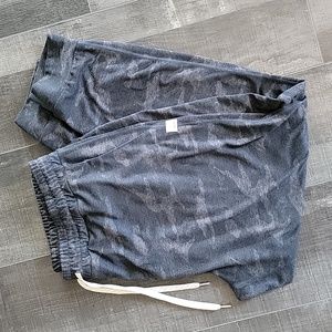 Vuori, black camo performance jogger, L